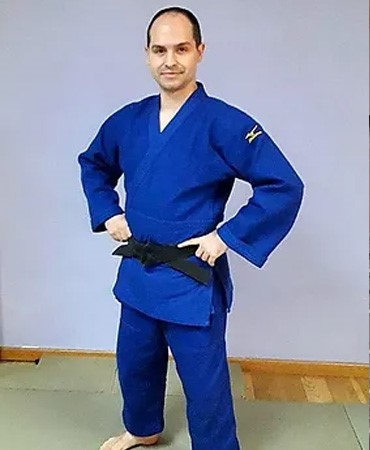 javier maestro de judo en Reus Tarragona cinturón negro 5dan